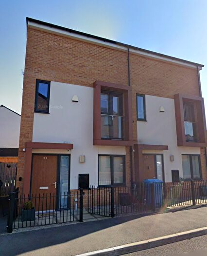 3 Bedroom Town House To Rent In Bramwell Drive, Manchester, M13