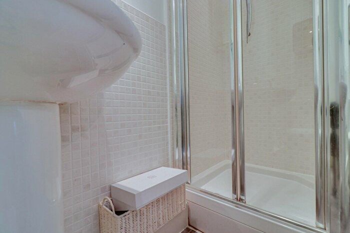 2 Bedroom Flat For Sale In Cornmill View, Horsforth, Leeds, West Yorkshire, LS18