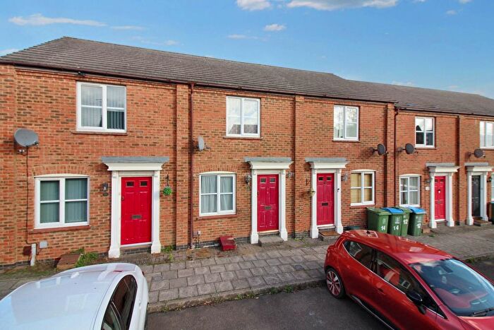 2 Bedroom Property For Sale In Kingsgate, Aylesbury, HP19