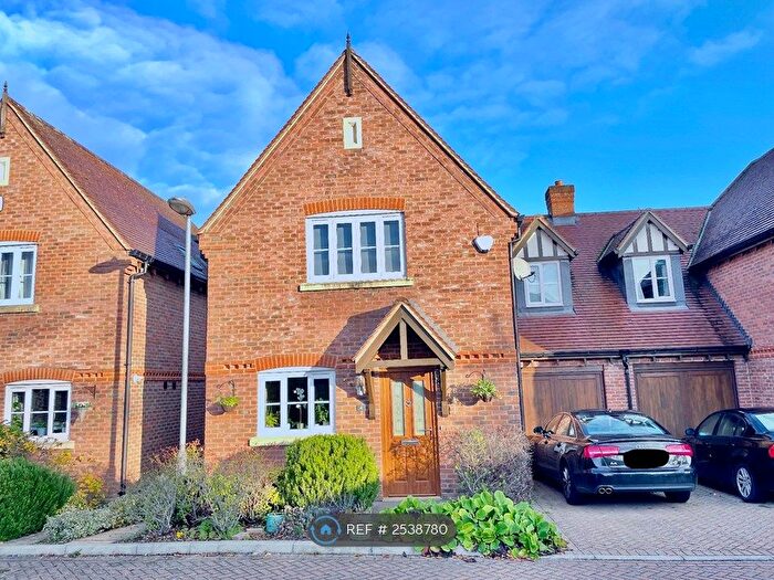 4 Bedroom Semi-Detached House To Rent In Matthews Close, Earley, Reading, RG6