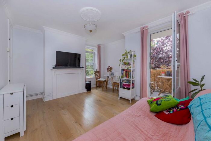 2 Bedroom Flat To Rent In Union Grove, London, SW8