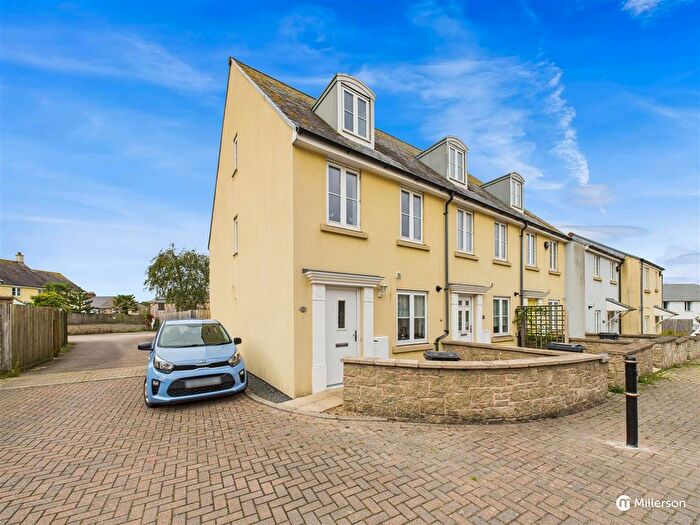 3 Bedroom Town House For Sale In Madison Close, Hayle, TR27