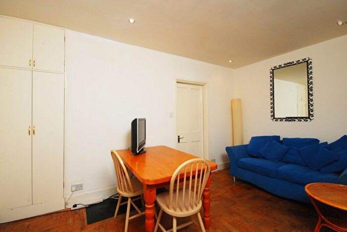 1 Bedroom Flat To Rent In Hannibal Road, , Stepney, London, E1