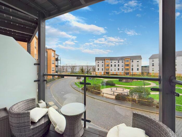 2 Bedroom Flat To Rent In Chalcraft Court, Kennett Lane, Chertsey, Surrey, KT16