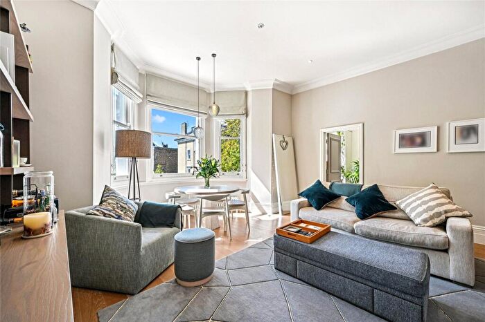 3 Bedroom Apartment For Sale In Redcliffe Gardens, London, SW10