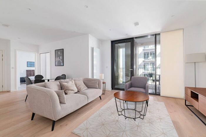 2 Bedroom Flat For Sale In Schooner Road, London, E16