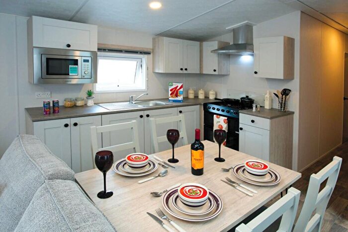 2 Bedroom Caravan For Sale In Great North Rd, Scrooby, DN10