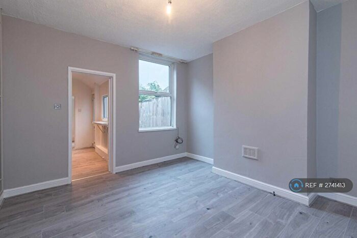 3 Bedroom Terraced House To Rent In Bathley Street, Nottingham, NG2