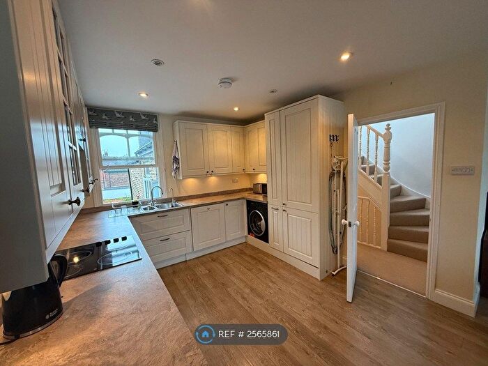 3 Bedroom Flat To Rent In Adelaide Grove, London, W12