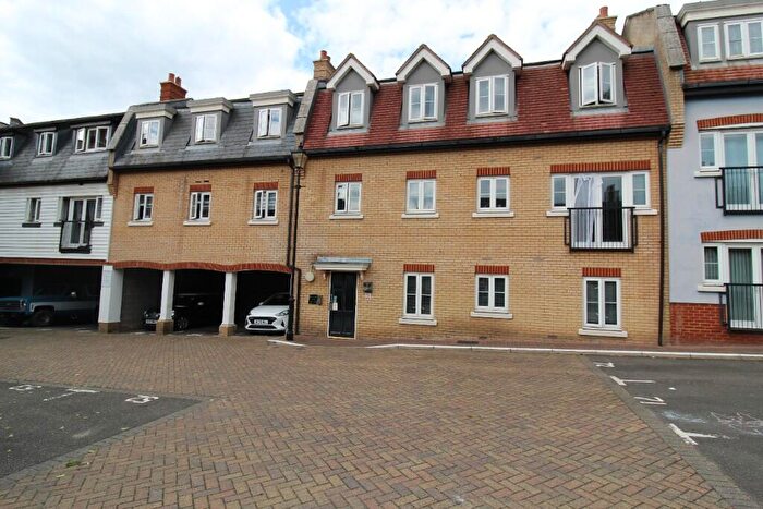 1 Bedroom Flat For Sale In Roche Close, Rochford, Essex, SS4
