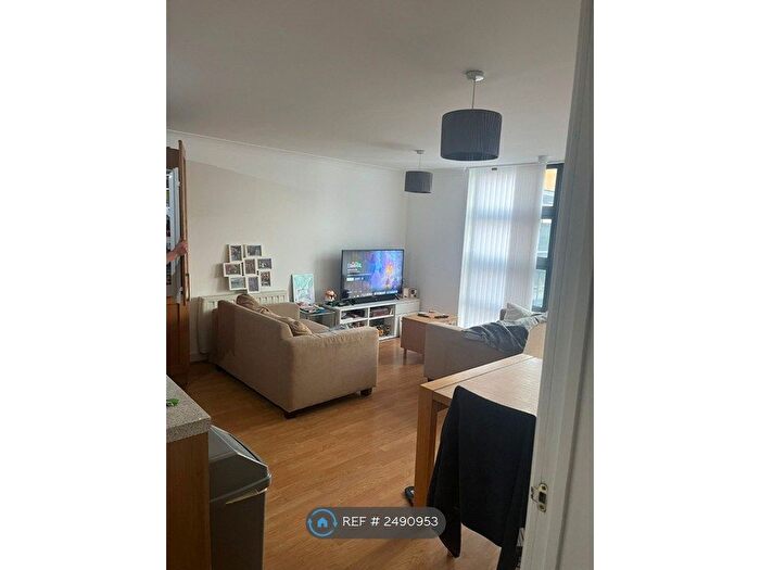 2 Bedroom Flat To Rent In Maltings Close, London, E3