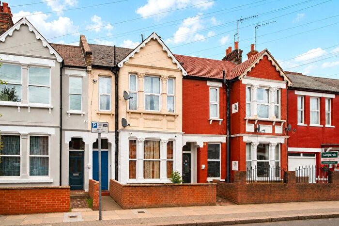 2 Bedroom Apartment For Sale In Chapter Road, London, NW2