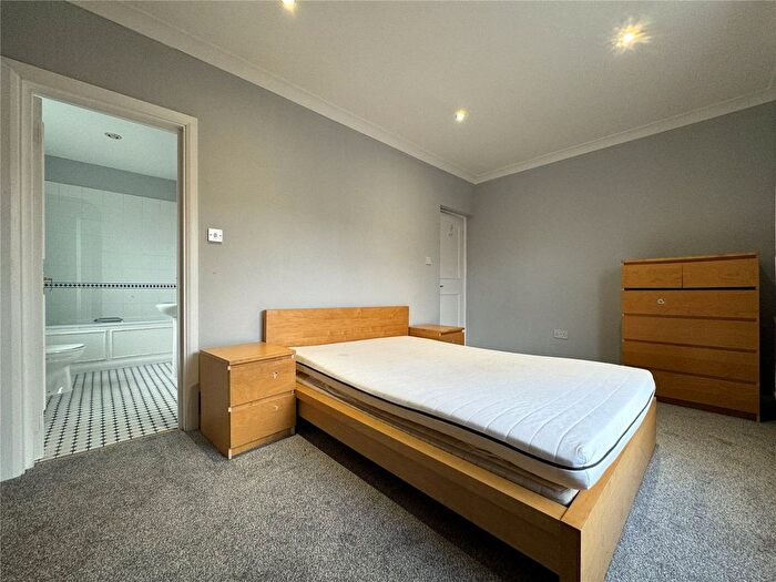 2 Bedroom Flat To Rent In Great North Road, London, N6