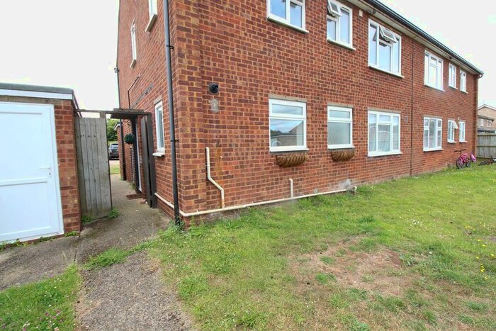 2 Bedroom Flat To Rent In Kings Hedges, Hitchin, Hitchin, SG5