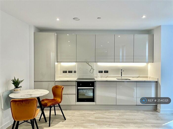 1 Bedroom Flat To Rent In Queen Street, Salford, M3