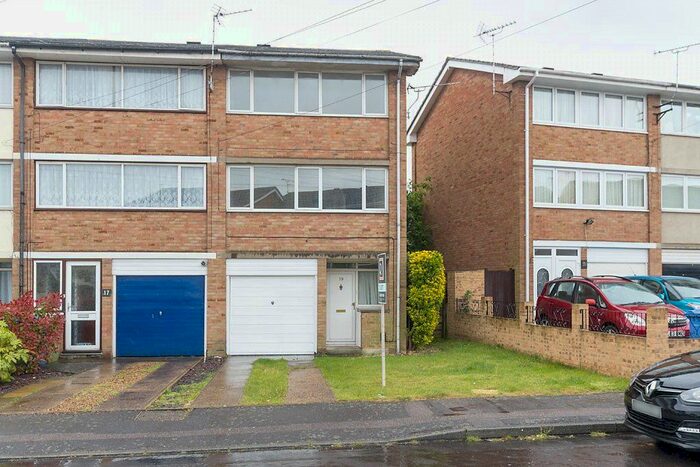 3 Bedroom End Of Terrace House To Rent In Millfield, Sittingbourne, Kent, ME10