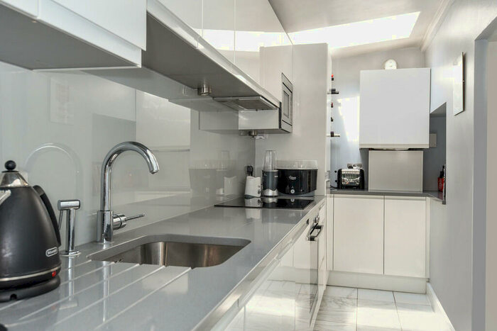 2 Bedroom Ground Flat To Rent In Holmesdale Road, London, N6