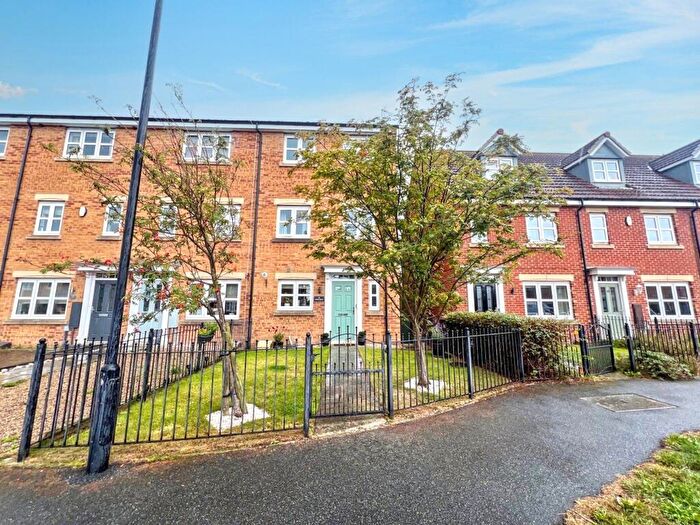4 Bedroom Town House For Sale In Dukesfield, Shiremoor, Newcastle Upon Tyne, Tyne And Wear, NE27