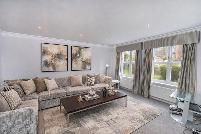 2 Bedroom Flat For Sale In Harrogate Road, Leeds, LS17