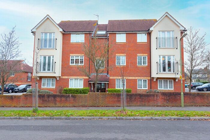 2 Bedroom Apartment To Rent In Woodside Court, Farnborough, GU14