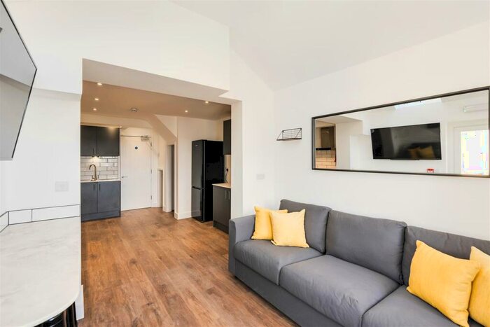 6 Bedroom Terraced House To Rent In Orpen Gardens, Bristol, BS7