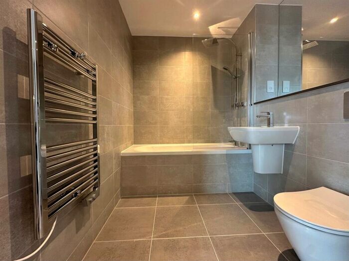 1 Bedroom Apartment To Rent In Springwell Gardens, Leeds City Centre, LS12