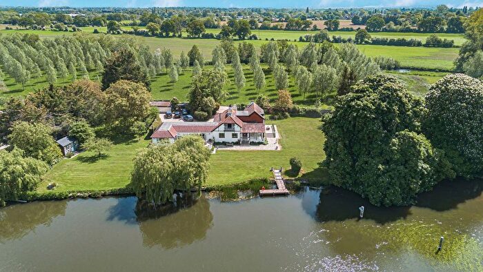 4 Bedroom Detached House For Sale In Thames Drive, Sonning On Thames, Charvil, RG10