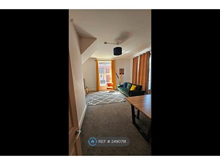 2 Bedroom Flat To Rent In Ashton-Under-Lyne, Ashton-Under-Lyne, OL6