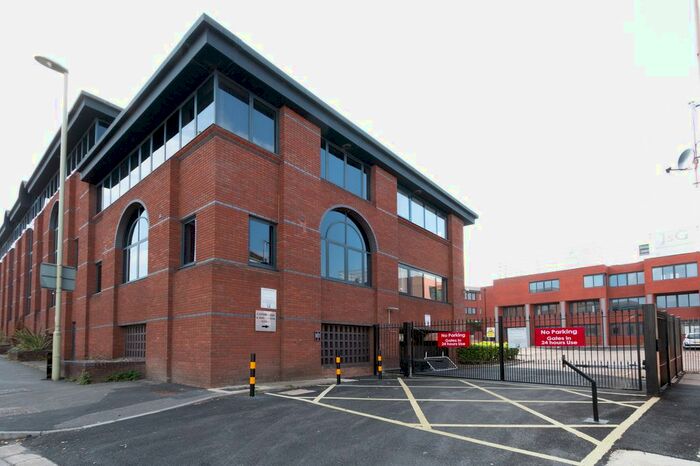 2 Bedroom Flat To Rent In New Street, Basingstoke, RG21