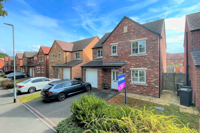 4 Bedroom Detached House To Rent In Elm Drive, Leeds, West Yorkshire, LS14