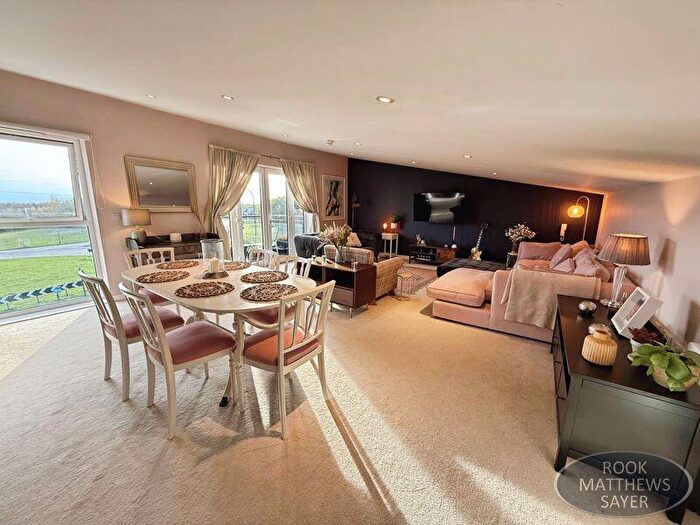 2 Bedroom Apartment For Sale In Willowbay Drive, Newcastle Upon Tyne, NE13