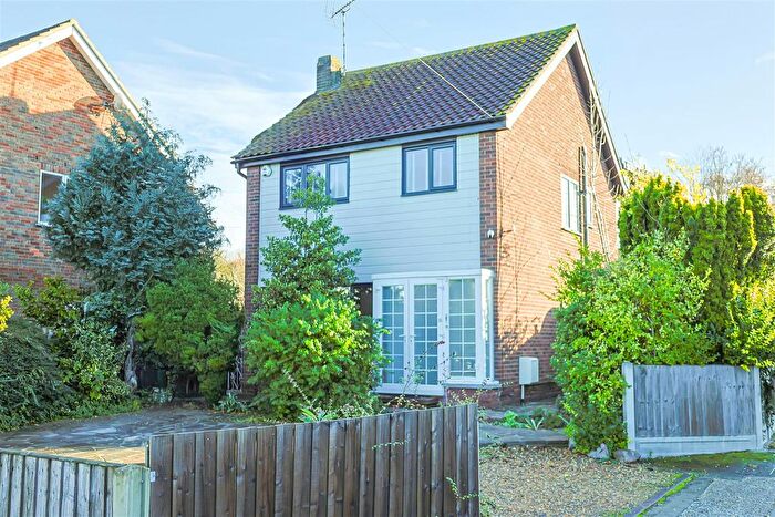 3 Bedroom Detached House For Sale In Down Hall Road, Rayleigh, SS6