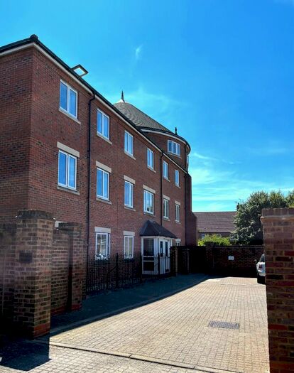 2 Bedroom Apartment To Rent In Michaels Mews, Aylesbury, Buckinghamshire, HP19
