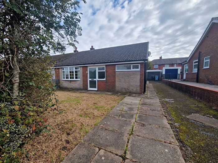 3 Bedroom Semi-detached Bungalow For Sale In Clifton Drive, Blackrod, Bolton, BL6