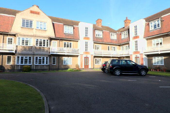 2 Bedroom Flat To Rent In Clovelly Court, Upminster, RM11