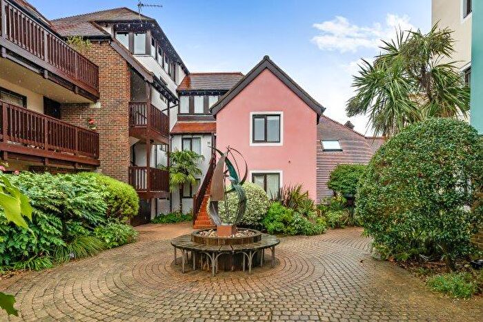 2 Bedroom Flat To Rent In Mill Lane Fishermans Quay, Lymington, SO41