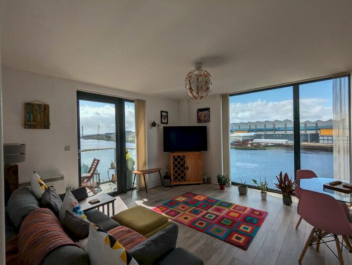 2 Bedroom Flat To Rent In Castlebank Place, Glasgow, G11