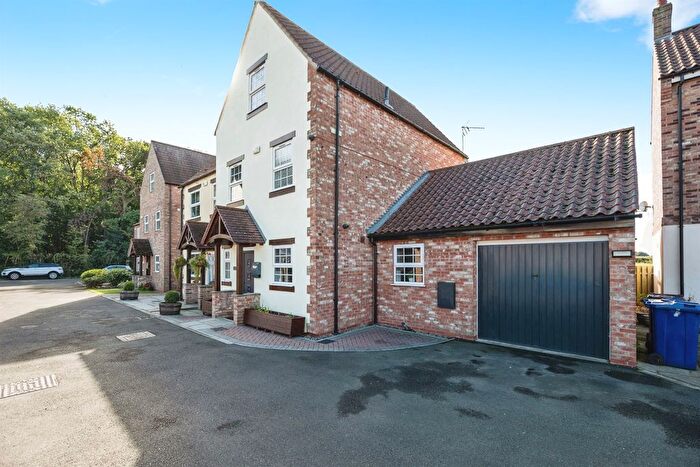 4 Bedroom Semi-Detached House For Sale In Stable Road, Barlow, Selby, YO8