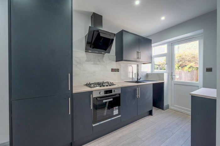 2 Bedroom Flat To Rent In Haydons Road, Wimbledon, London, SW19