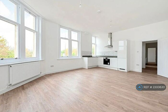 2 Bedroom Flat To Rent In Lynchford Road, Farnborough, GU14