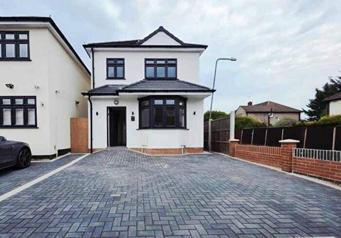 3 Bedroom Detached House To Rent In Fairview Road, Chigwell, Redbridge, IG7