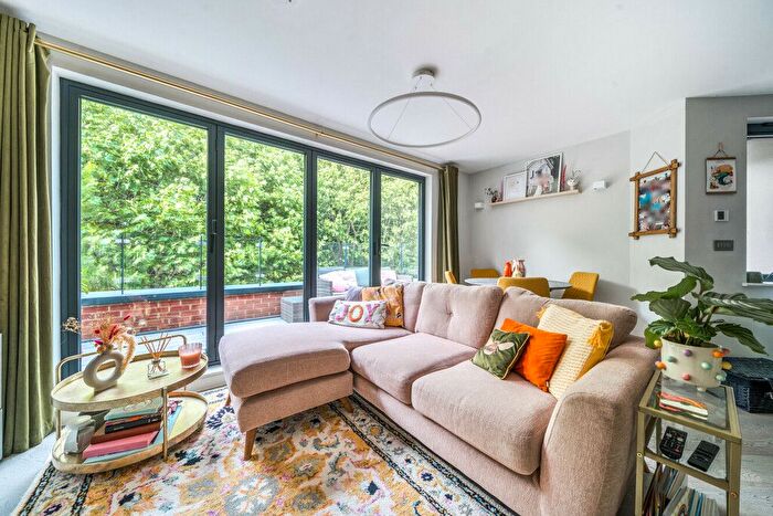 2 Bedroom Flat To Rent In Barrowgate Road, London, W4