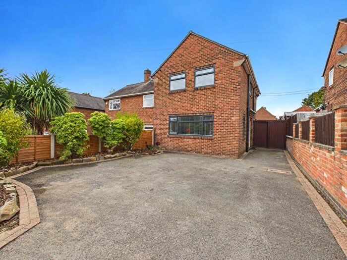 3 Bedroom Semi-Detached House For Sale In Woodlands Road, Allestree, DE22