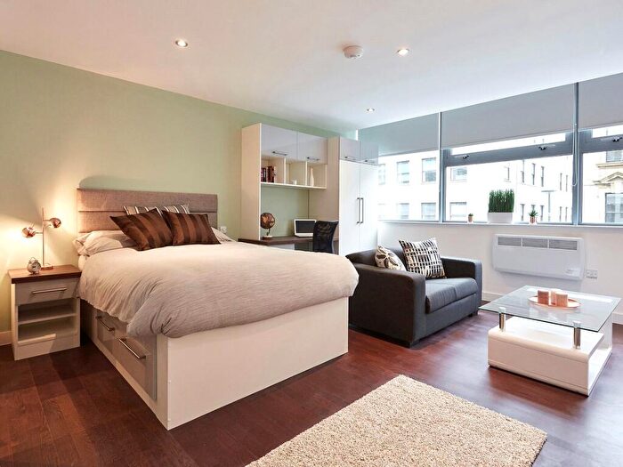 Apartment To Rent In Apt, South Parade #, LS1