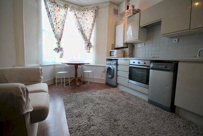 2 Bedroom Flat To Rent In Clonbrock Road, Stoke Newington, N16