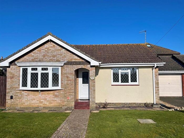 2 Bedroom Bungalow To Rent In Vinings Road, Sandown, PO36
