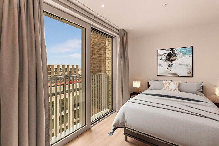 Studio To Rent In Nine Elms Lane, London, SW11