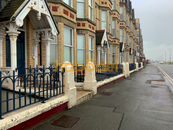 2 Bedroom Flat To Rent In West Parade, Rhyl, LL18