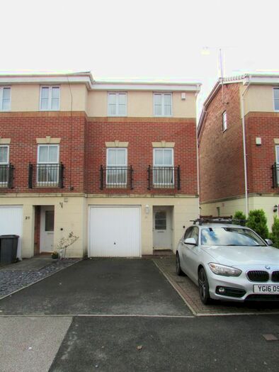 3 Bedroom Town House To Rent In Viaduct Close, Rugby, Warwickshire, CV21
