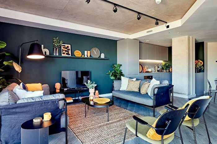 3 Bedroom Flat To Rent In Mustard Wharf At Tower Works, Industrial Collection, LS1